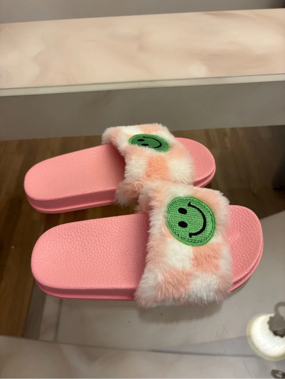 Women's Pink Faux Fur Slide Sandals Smiley Face Patches Slip On Size 1-3